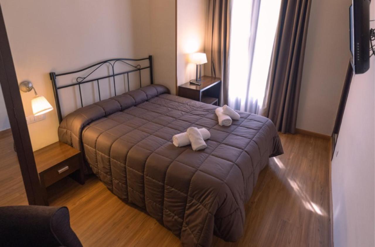 Hotel Rural Y Apartamentos Villa Engracia Espluga de Francolí Esterno foto