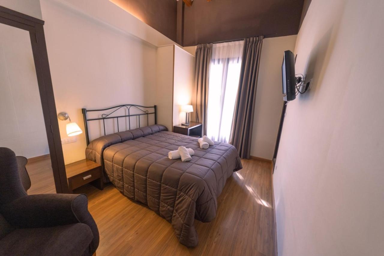 Hotel Rural Y Apartamentos Villa Engracia Espluga de Francolí Esterno foto